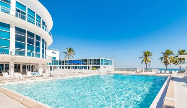 Miami Beach front condo 1 bed room 1 bathroom free WiFi and free parking