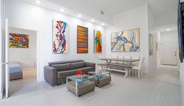 Miami Brickell 4 Bedrooms High Ceiling loft at the pools & Jacuzzi