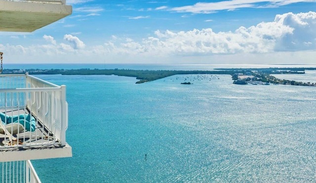 Miami Brickell unit Balcony Pool 1 pkg