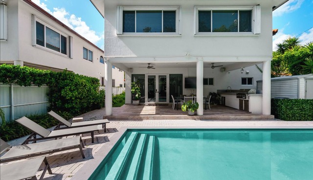 Miami Central: Pool, BBQ, Ping-Pong & Billiards