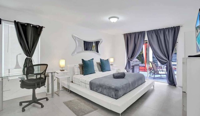 Miami Central Stunning Villa with Heated Pool BBQ