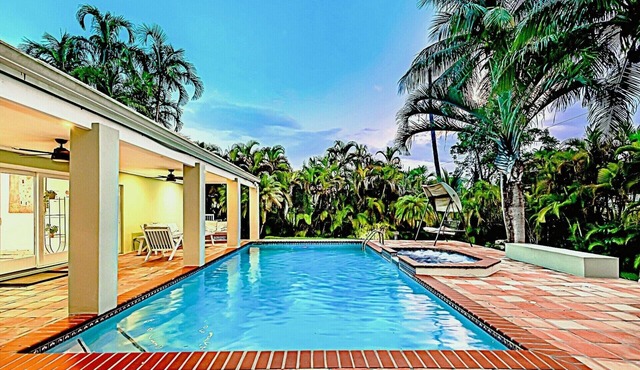 Miami Dream Home/Heated Pool/Jacuzzi/Fire Pit/BBQ Area.