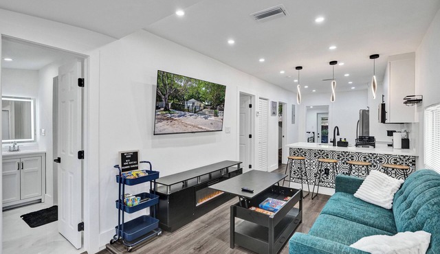 Miami Heart Retreat – Stylish & Central With Games