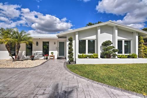 Miami Home: Outdoor Pool w/Slide & Fire Pit!