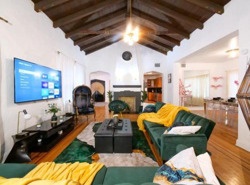 Miami Luxe 4BR 4BA with Pool, Hot Tub & Vibes