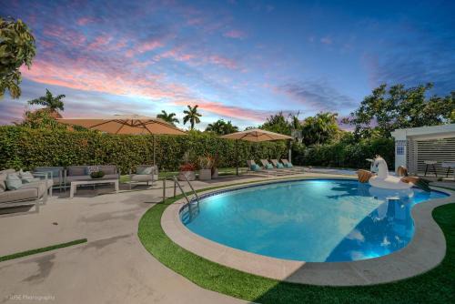 Miami Luxe Paradise - HtdPool, Mini Golf, Playground, BBQ, Arcade Machine, baby items
