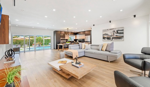 Miami Luxe Paradise/Heated Pool/Mini Golf/Playground/Pool Table/BBQ