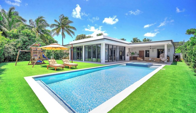 Miami Mansion 4BR2Suite Pool/Spa, Outdoor Kitchen