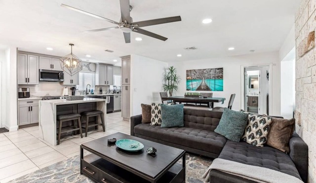 Miami Oasis: Spacious 4-Bedroom Home with Pool