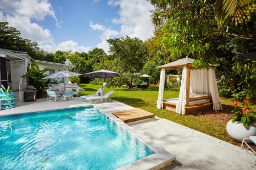 Miami Pool Cottage, tropical garden paradise