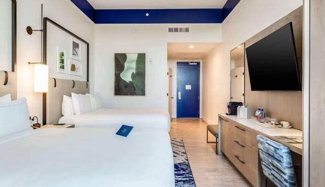 Miami's Best Kept Secret! Rooftop Swimming Pool, Pets Allowed!