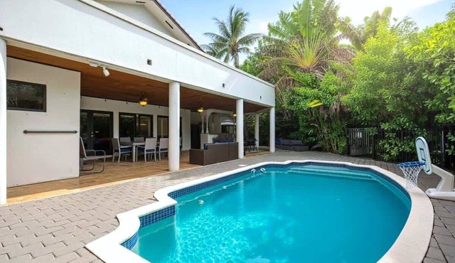 Miami Shores Spacious Villa, Pool, Cinema, Grill