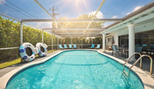 Miami Sign Villa Spacious Retreat with Pool