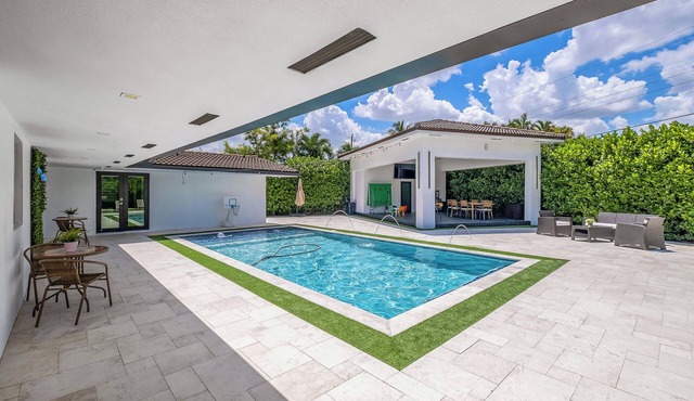 Miami Springs Located in Heart of Miami