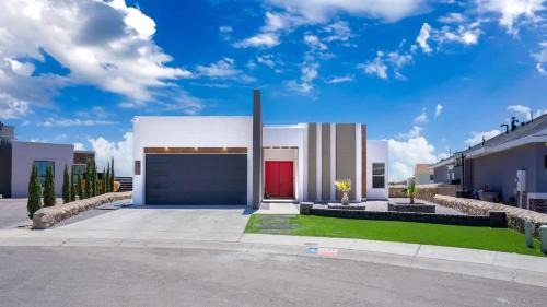 Miami Style Pool House 4 Bed 3 and a Half Bath Villa