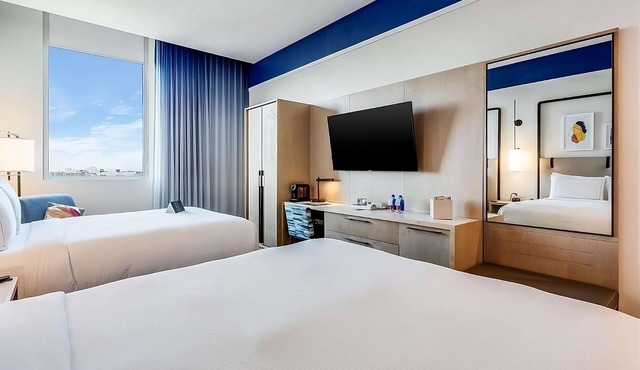 Miami VIbes Awaits You! Rooftop Swimming Pool, Pets Allowed!