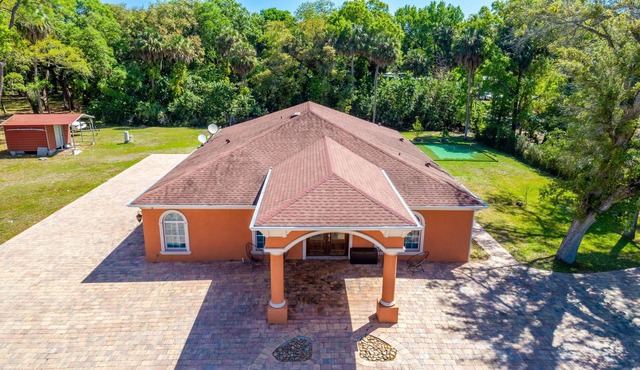 Miami Vice Luxury Gated Home with Mini Golf + BBQ