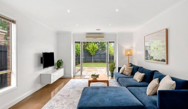 Mia’s Place: Modern Pet-Friendly Geelong West Stay