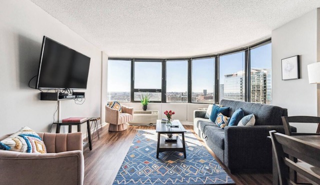 MICH AVE, Downtown, Grant Park 2bd/2ba #23