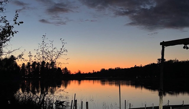 Michele’s Landing, Charming cottage in amazing Lake Leelanau, on narrows w/dock