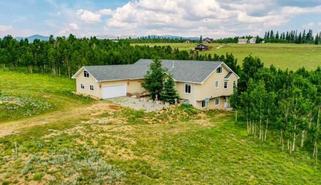 Michigan Hills Manor 5,000sf w/Hot Tub