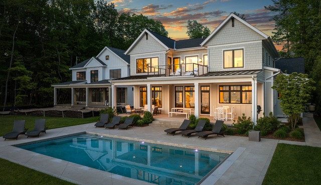 Michigan Shores/Lake View, Pool & Game Room