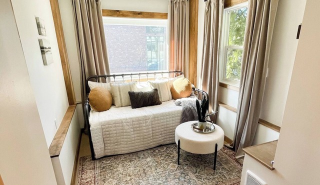 Micro Lux Apt Walkable to Village