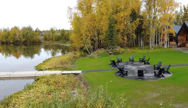 Micro-Resort- 7 Lakefront Cottages & Event Space