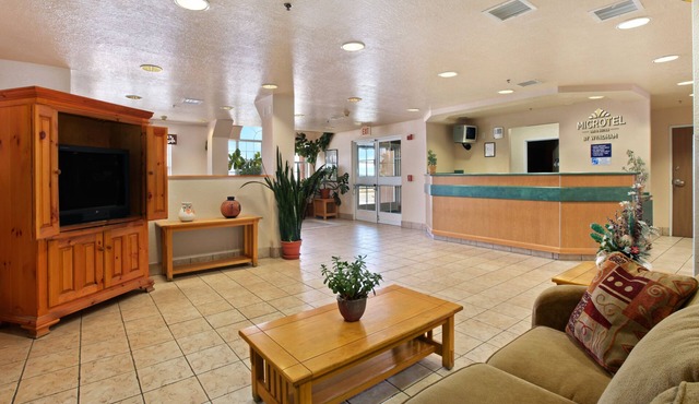 Microtel Inn & Suites by Wyndham Albuquerque West