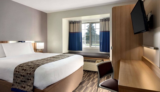 Microtel Inn & Suites by Wyndham Baton Rouge
