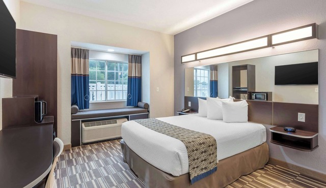 Microtel Inn & Suites by Wyndham Brooksville