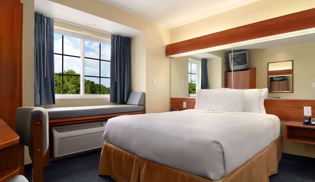 Microtel Inn & Suites by Wyndham Huntsville