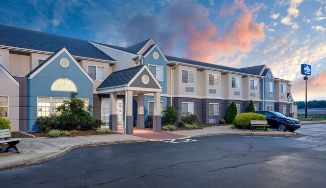 Microtel Inn & Suites by Wyndham Burlington
