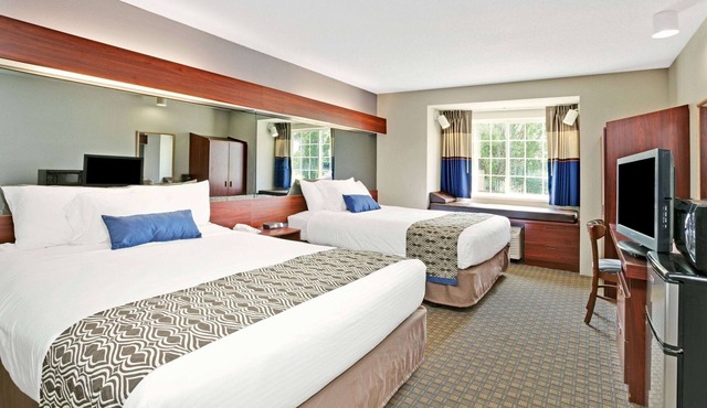 Microtel Inn & Suites by Wyndham Roseville/Detroit Area
