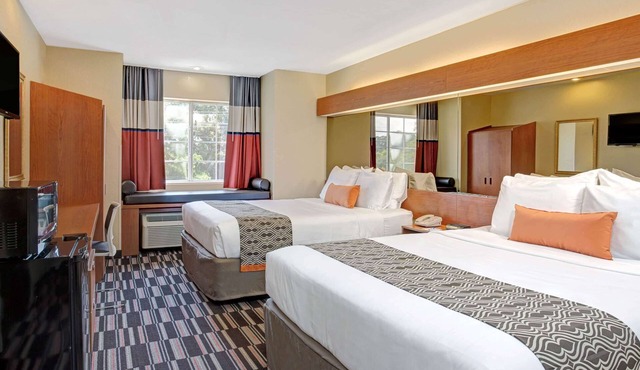 Microtel Inn & Suites by Wyndham Bushnell