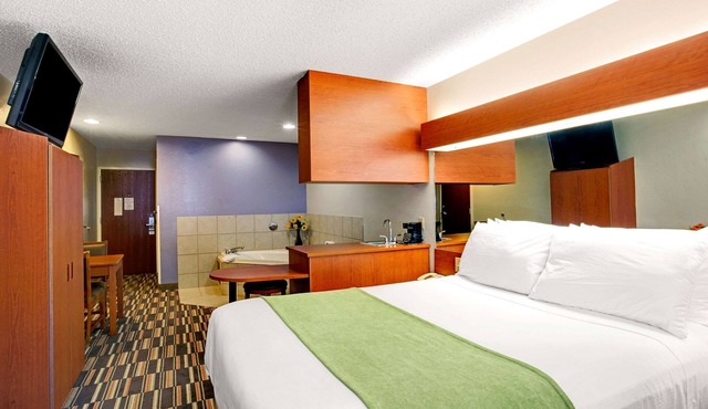 Microtel Inn & Suites by Wyndham Cherokee