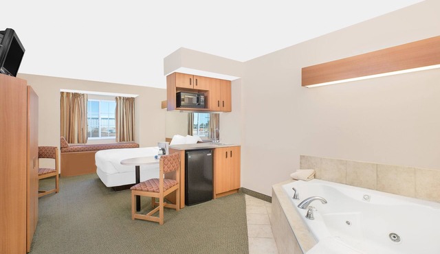 Microtel Inn & Suites by Wyndham Colfax/Newton