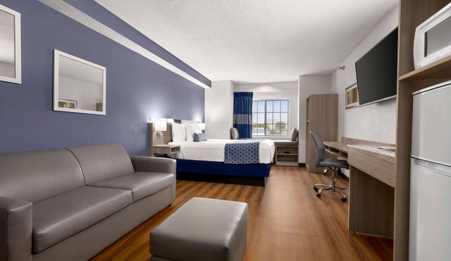 Microtel Inn & Suites by Wyndham Lincoln