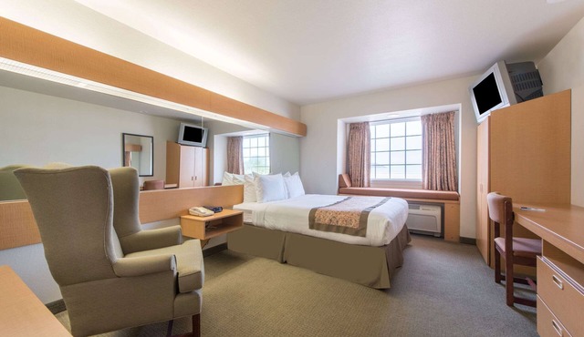 Microtel Inn & Suites by Wyndham Altus