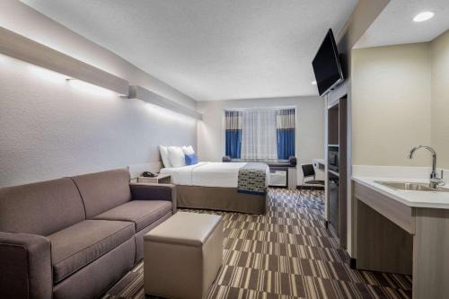 Microtel Inn & Suites by Wyndham Atlanta Buckhead Area