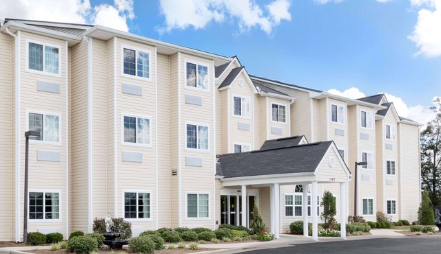 Microtel Inn & Suites by Wyndham Ozark