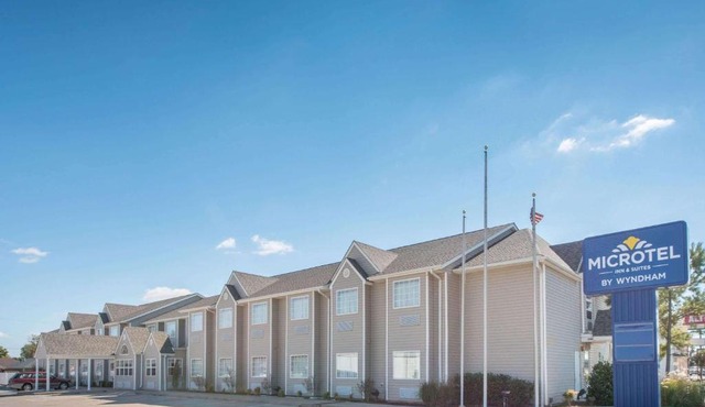 Microtel Inn & Suites by Wyndham Altus