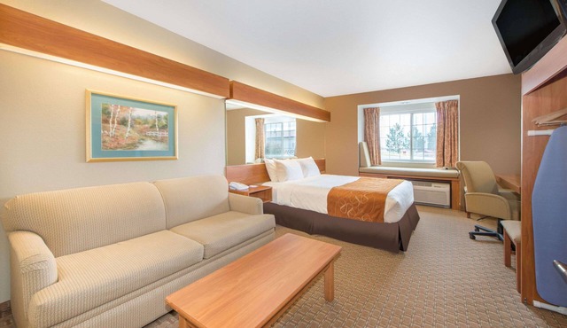 Microtel Inn & Suites by Wyndham Raton