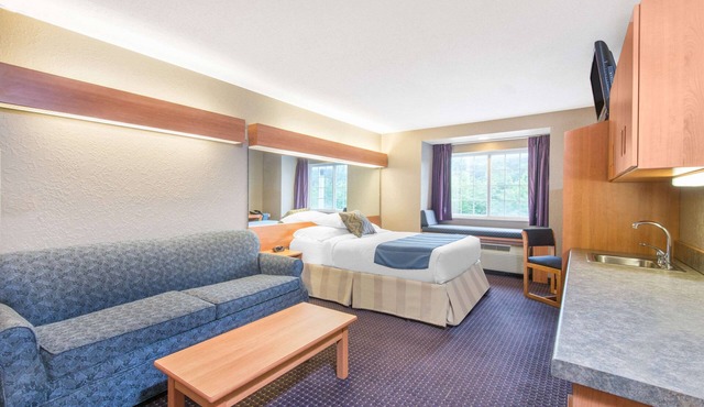 Microtel Inn & Suites by Wyndham Hazelton/Bruceton Mills