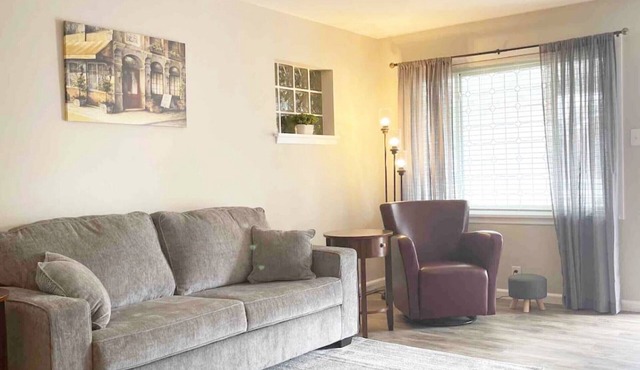 Mid Central Spot Near Attractions W/D & Workspace