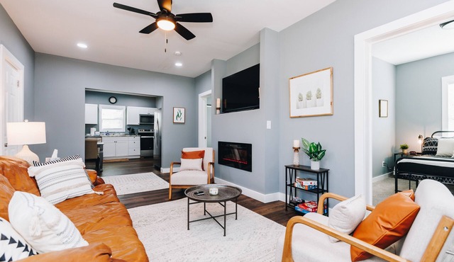 Mid Century 1/4 mile to Downtown Main Street - breweries, coffee, dining, shops