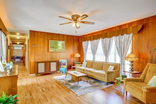 Mid-Century 1950s Home W/Carport Near Route 66