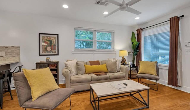 Mid-Century 2BR - Near Bike Trail, French Quarter