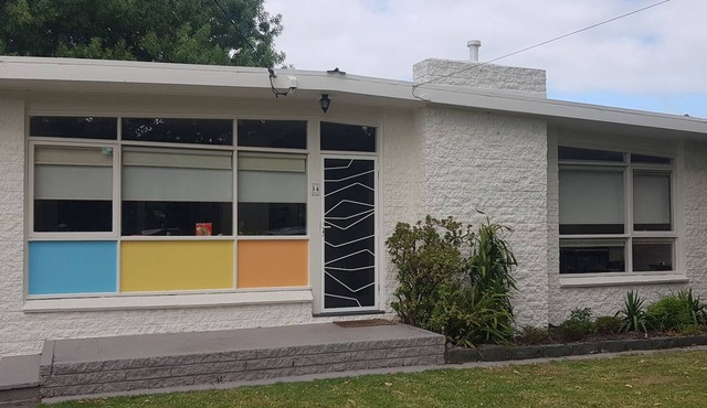 Mid Century 60's beach house close to beach