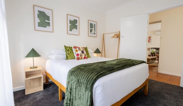 Mid-Century Alfredton Cosy Getaway